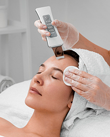 Cosmetology class photo with certificate